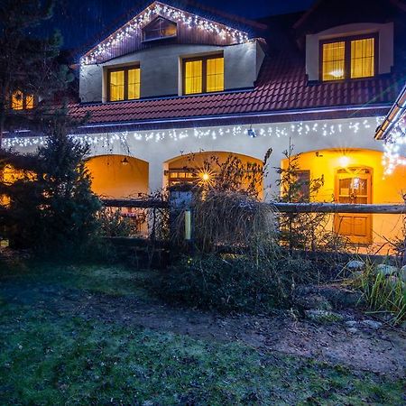 Apartmany Centrum Pavčina Lehota Exteriör bild
