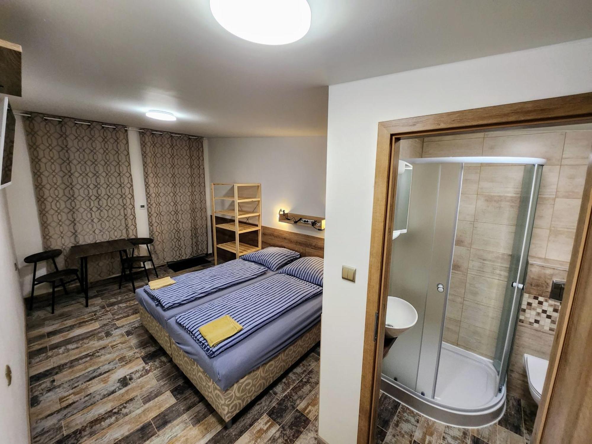 Apartmany Centrum Pavčina Lehota Exteriör bild