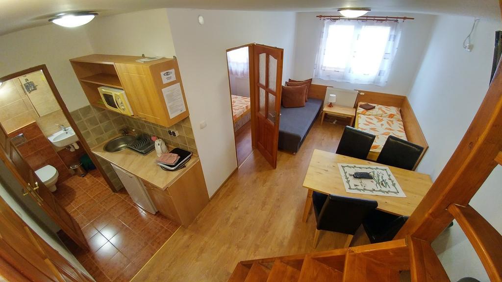 Apartmany Centrum Pavčina Lehota Exteriör bild